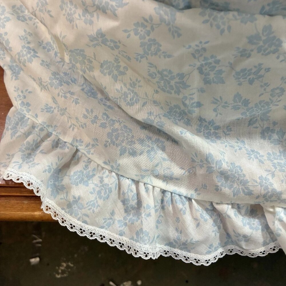 Vintage Miss Elaine Nightgown Size M Cap Sleeve White w Blue Floral Eyelet Trim - Picture 4 of 6